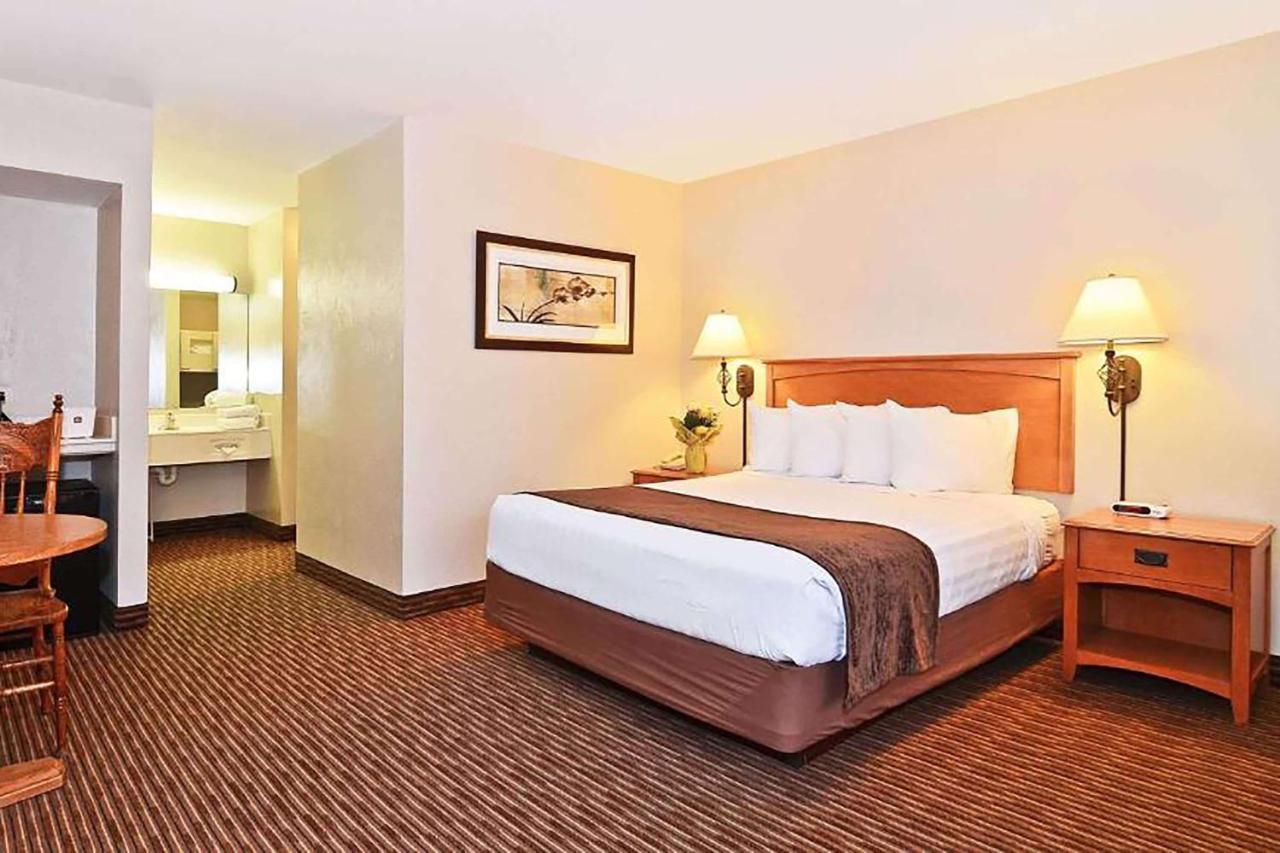 Days Inn By Wyndham Birch Run Zewnętrze zdjęcie