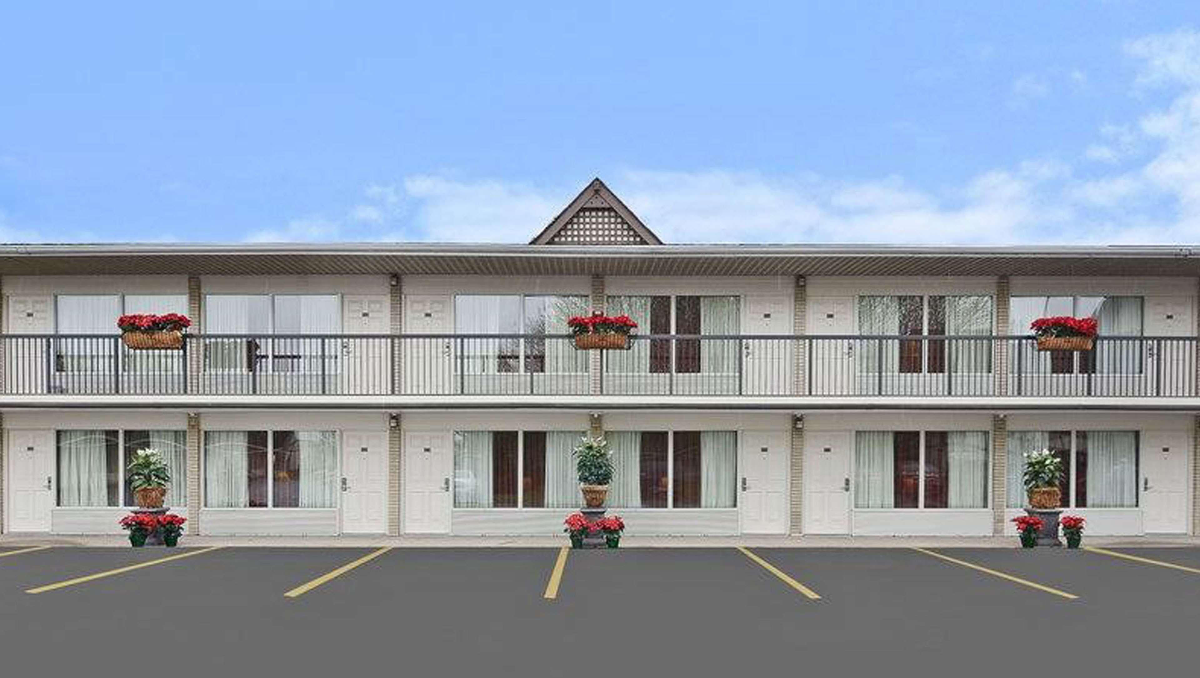 Days Inn By Wyndham Birch Run Zewnętrze zdjęcie