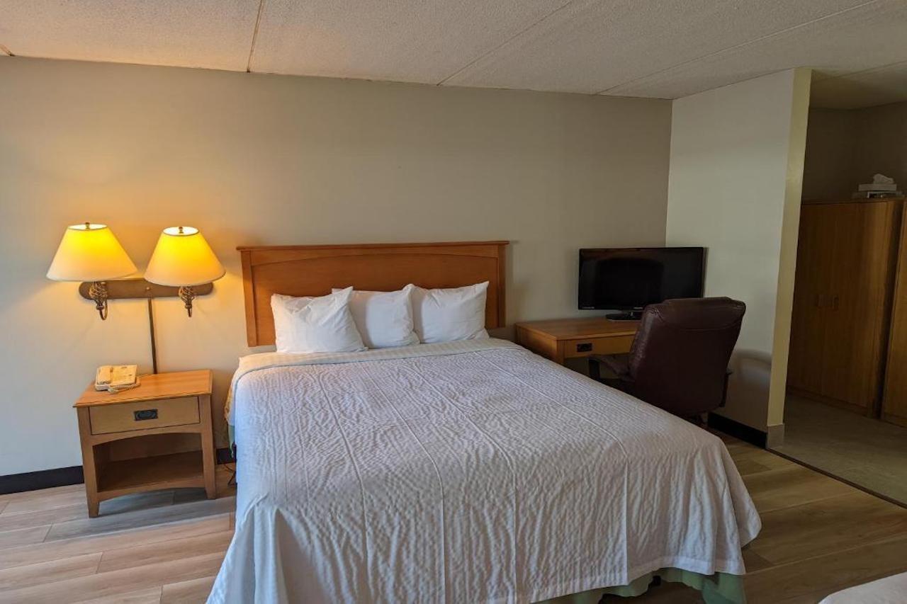 Days Inn By Wyndham Birch Run Zewnętrze zdjęcie
