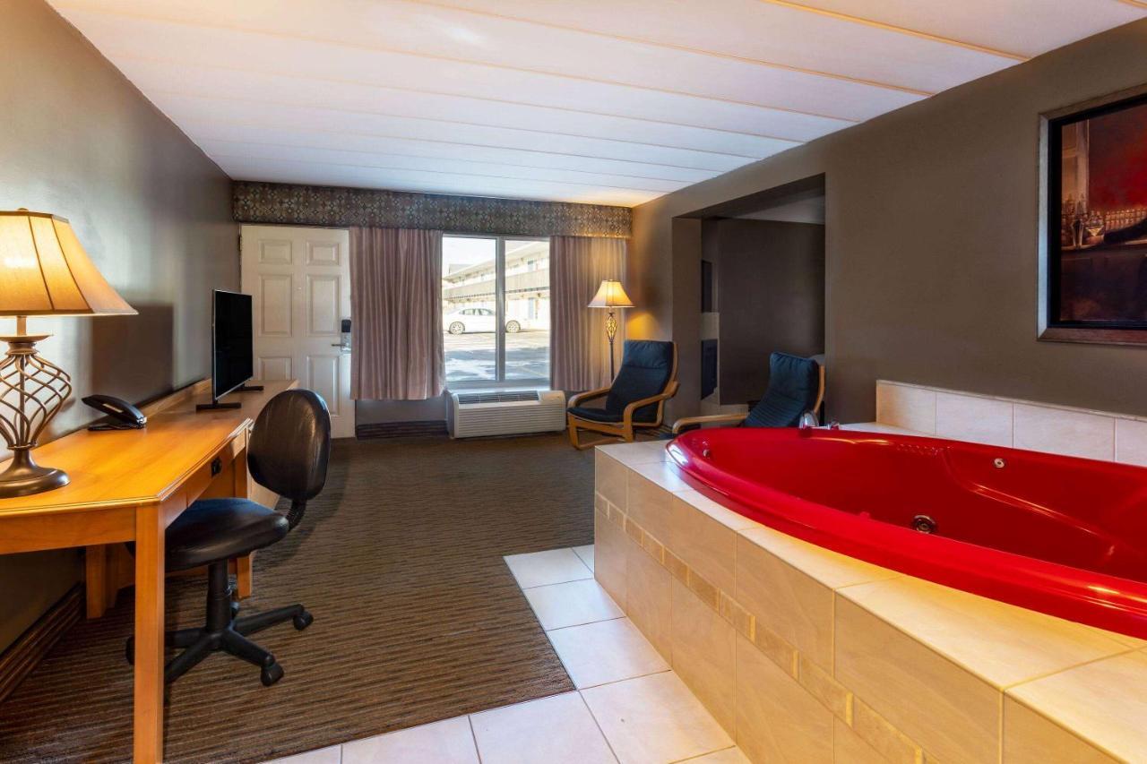 Days Inn By Wyndham Birch Run Zewnętrze zdjęcie