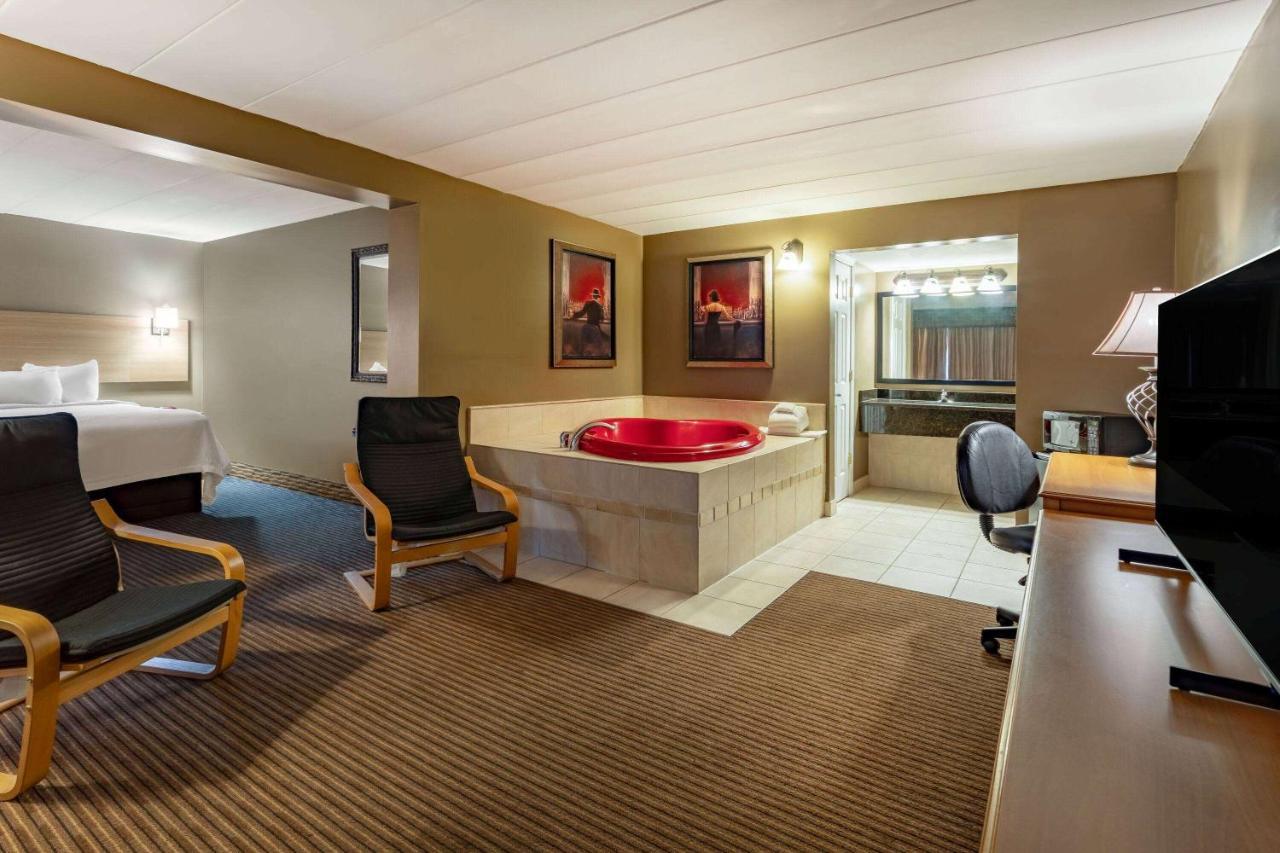 Days Inn By Wyndham Birch Run Zewnętrze zdjęcie