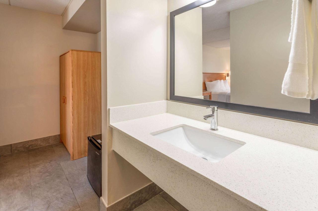 Days Inn By Wyndham Birch Run Zewnętrze zdjęcie