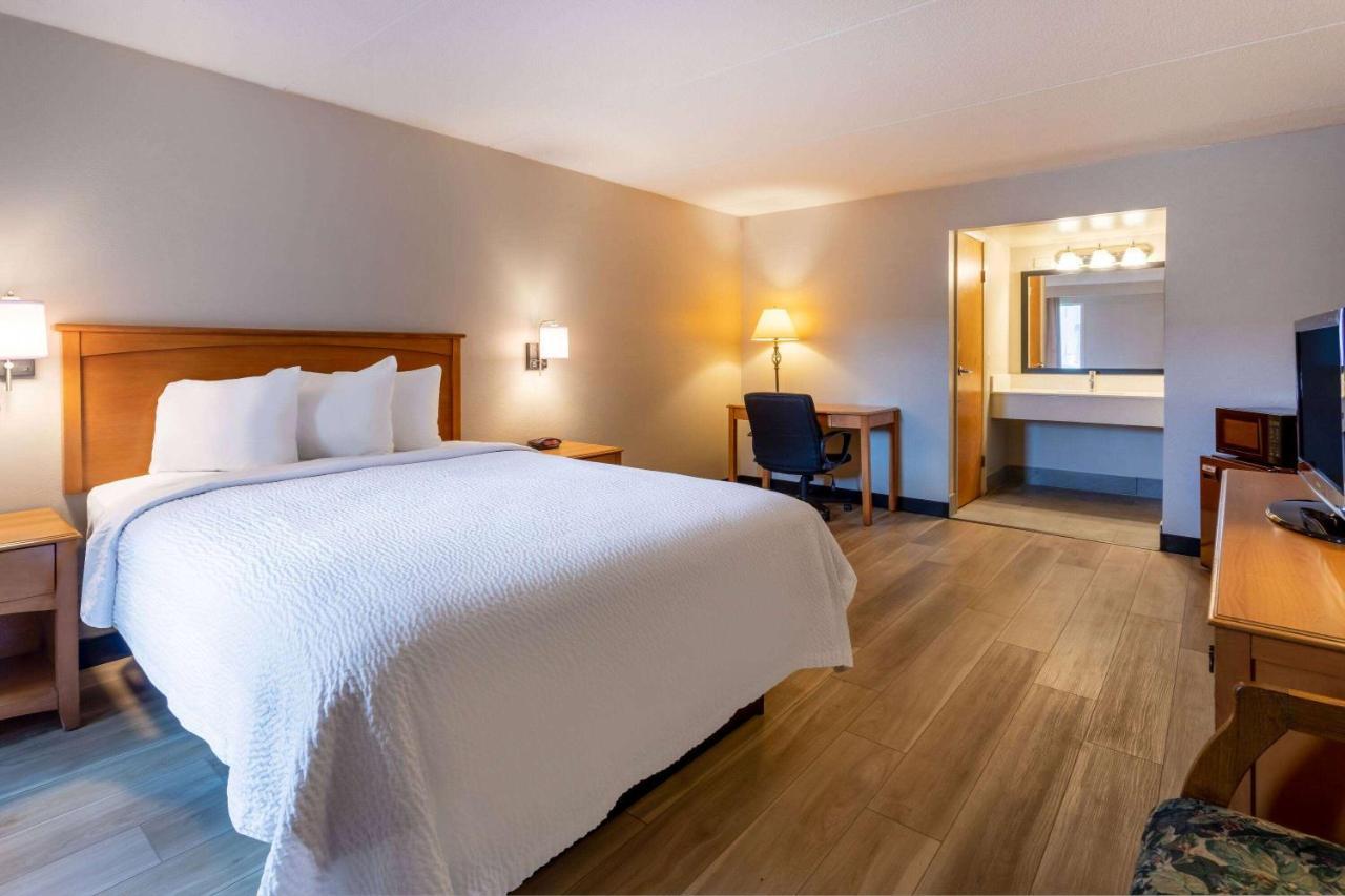 Days Inn By Wyndham Birch Run Zewnętrze zdjęcie