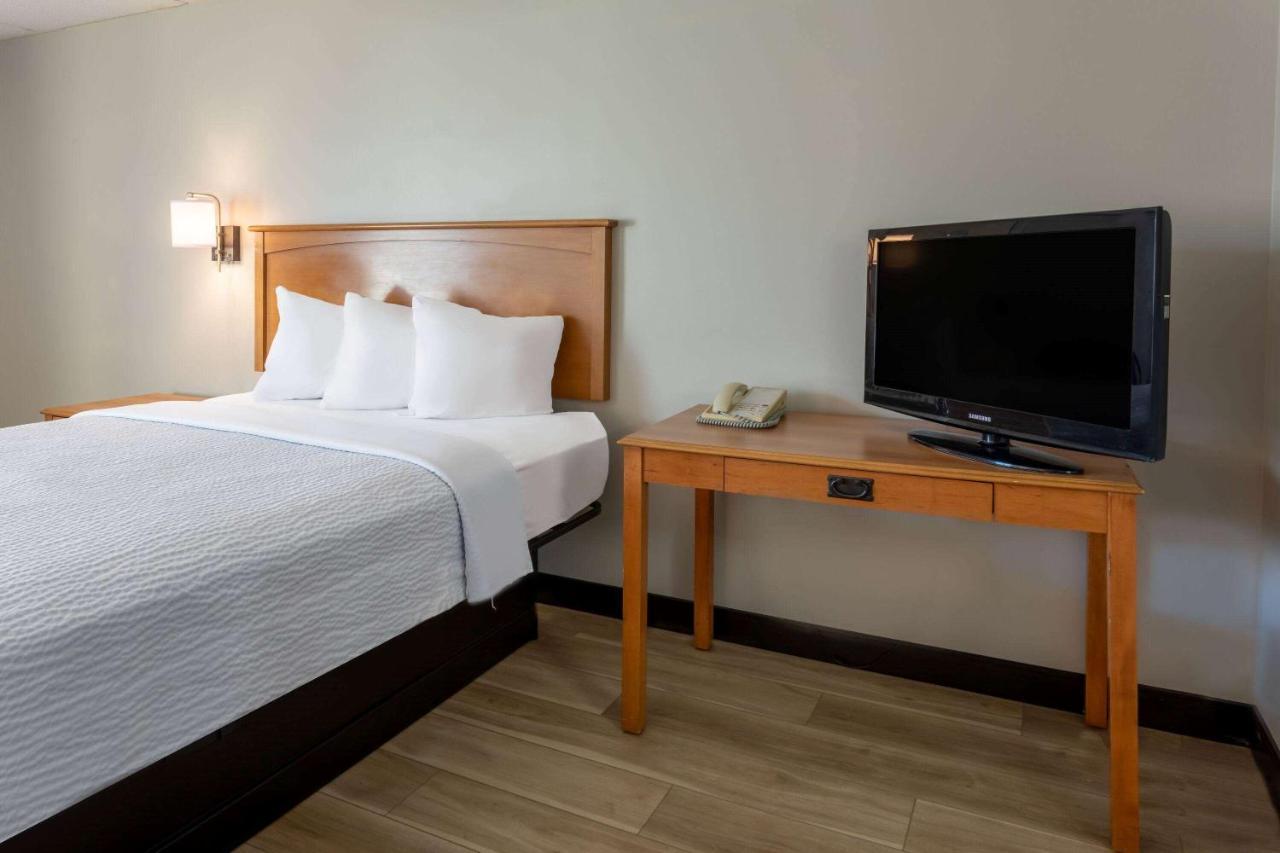 Days Inn By Wyndham Birch Run Zewnętrze zdjęcie