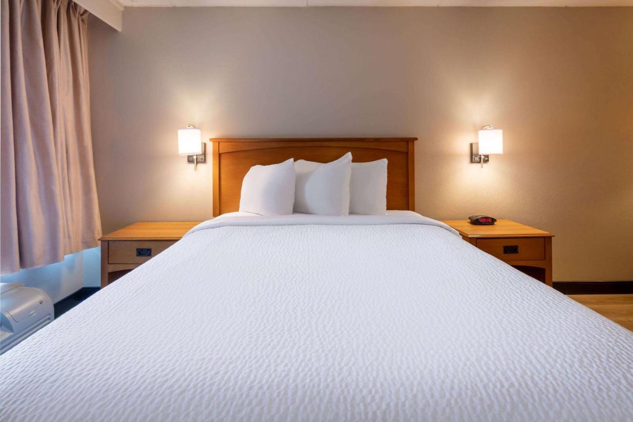 Days Inn By Wyndham Birch Run Zewnętrze zdjęcie